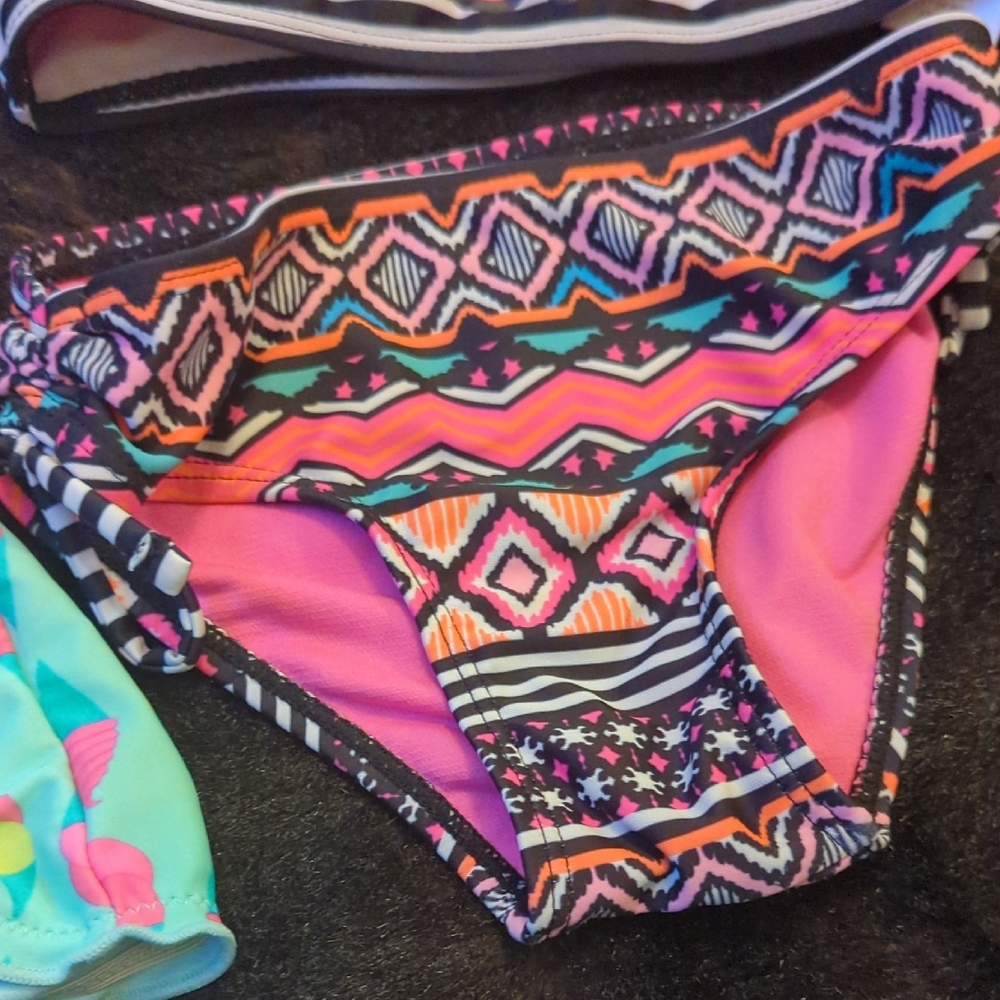 Three girls bikinis Trendy Kids Swim Bikinis Set - Picture 6 of 12